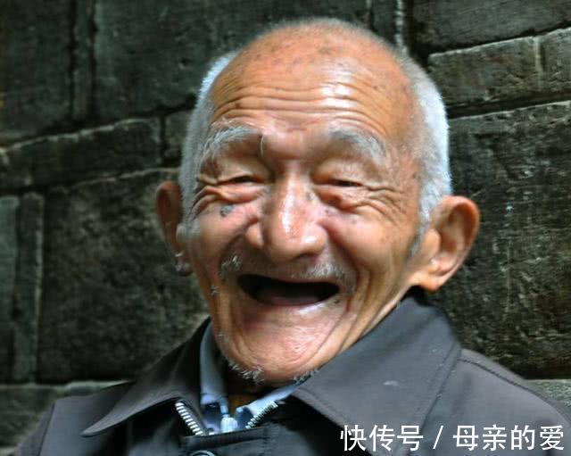 长寿老人|长寿老人都会有这4个共性:睡前远离2事,起床不做2事