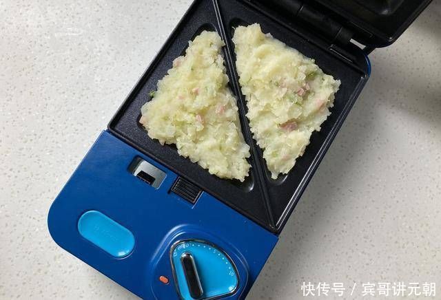 自从学会了土豆的新吃法,每周十斤不够吃,做法简单,内软外脆