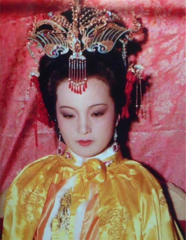 王子|贾元春为何进宫多年都默默无闻,而在死去的前三年却突然被封妃