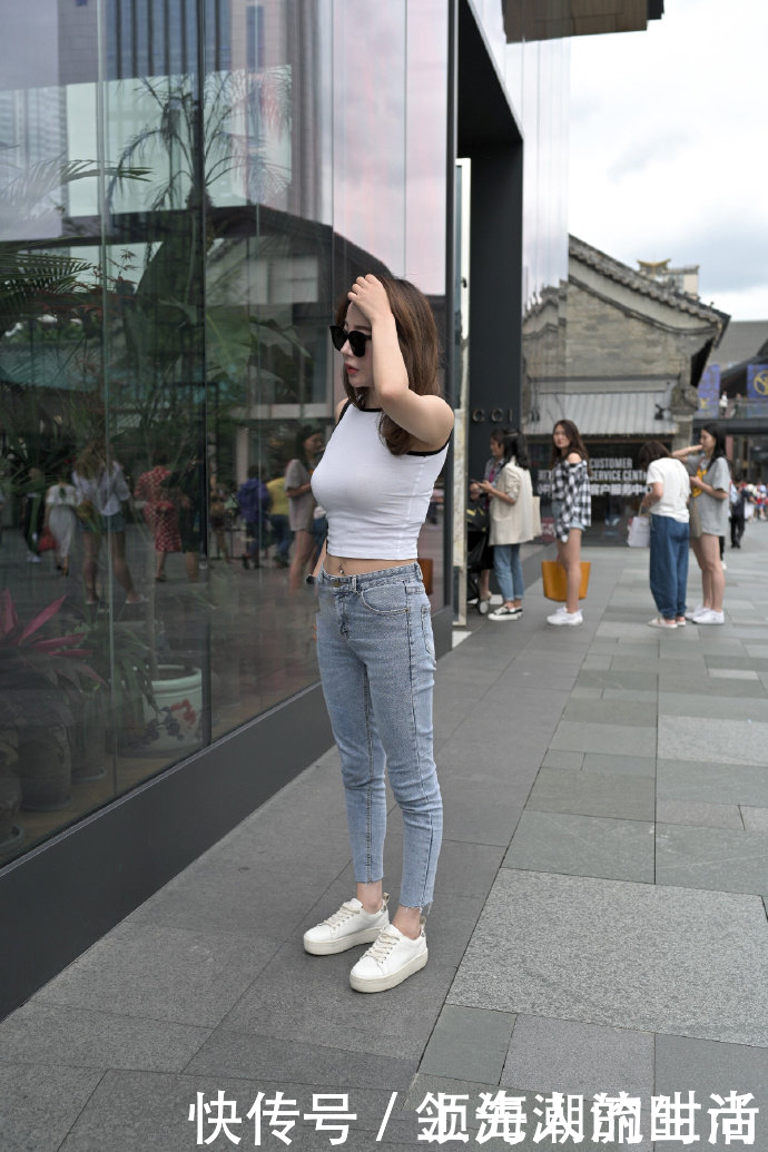女人的标准身材:不微胖没骨感,穿紧身牛仔裤好看到喜欢!