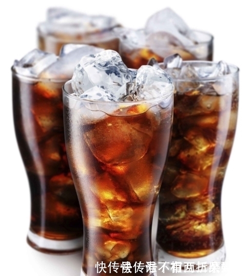 工作人员|1瓶可乐价值198000?熊孩子用可乐给钢琴洗澡,父母脸色苍白