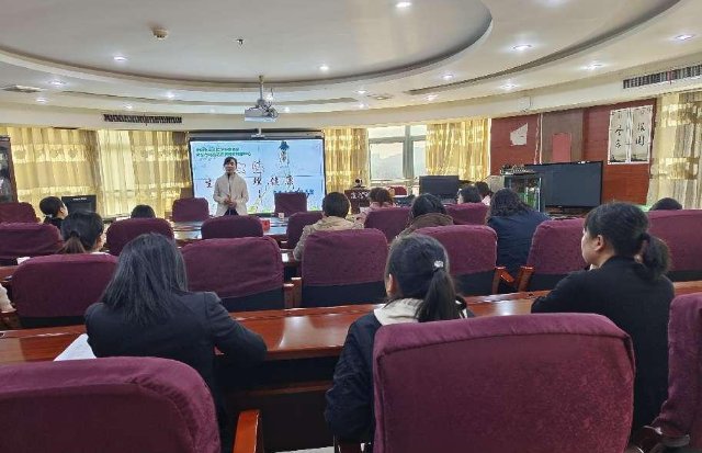 Wudang District Health Bureau held a lecture on caring for women's mental health