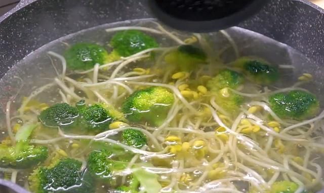 麻辣|毛血旺家庭版做法，用料简单，做法简单，麻辣鲜香，开胃又下饭