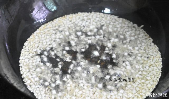 大米丢进锅里,个个爆开花,简单3步,轻松做成米花糖,超健康!