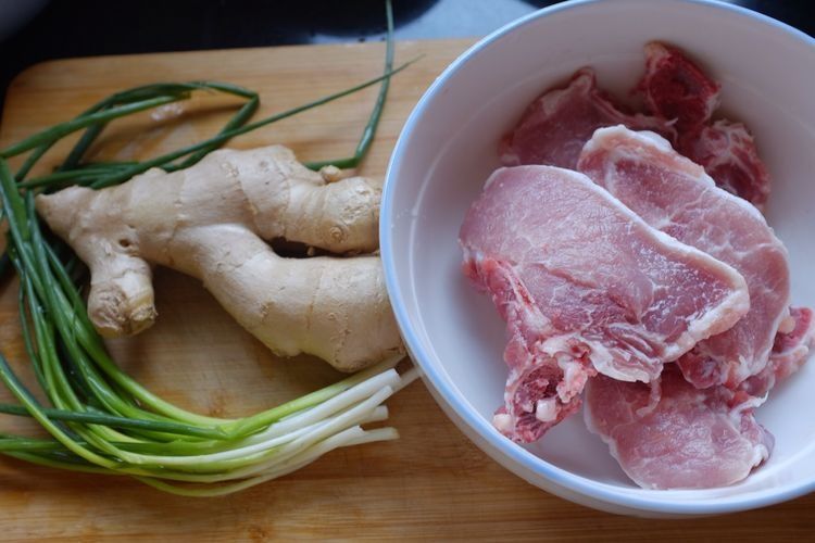 猪大排这样做嫩而不柴，酱香味浓郁，百吃不厌