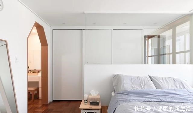 装修|别人装门位置他们家拆掉，玄关加门包成一间房，装修让人眼前一亮！