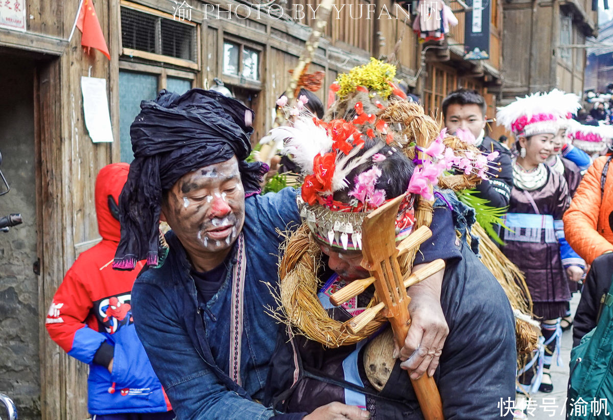 热闹|全国最大侗寨喜迎新年，万人同乐“抬官人”，欢天喜地好热闹