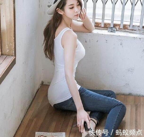 穿起来|活力十足的牛仔裤美女,气质出众,无论走到哪都是焦点
