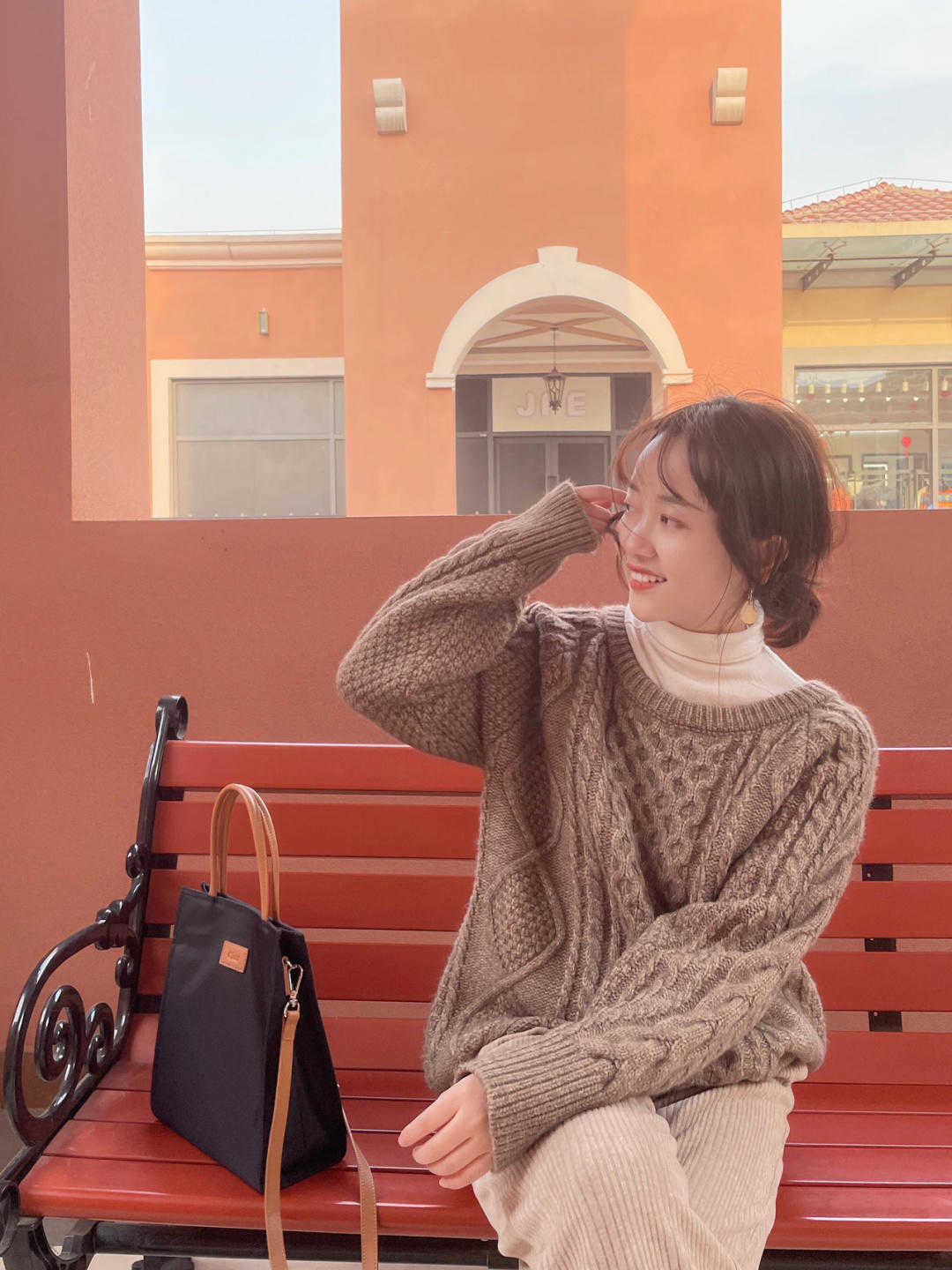 秋冬|复古又高级的咖色毛衣,穿搭变美有气质,让你与路人拉开距离