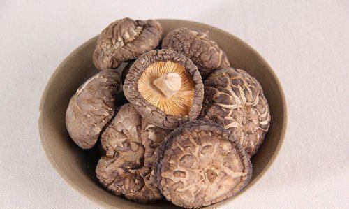 香菇|4种食物被称为“长寿果”,延缓衰老对大脑最好,老人爱吃就对了