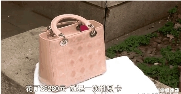 店主|女子重金买到假包,到商店退货,店家不退还称女顾客要逼死他