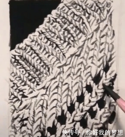 稻草#本以美术生画稻草，看到成品出炉后，网友：给自己添新衣？