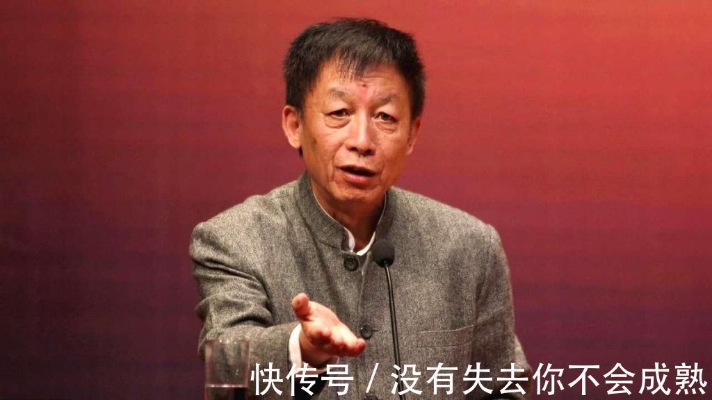 国学@陈丹青评价于丹是个“神父”,于丹和易中天真是二三流学者吗