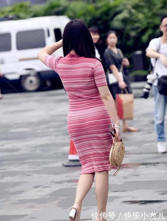装扮|清雅悠然的连衣裙装扮随时都能绽放魅力,穿出时尚风采,舒适有型