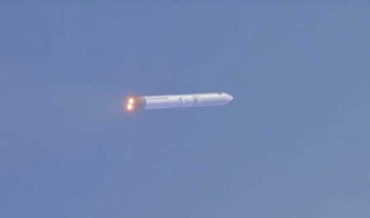 长征五号把天和号送上天后,至今仍在天上飞,而且还不停地翻筋斗