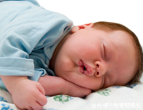 父母|宝宝热出一身痱子!天热,父母能不能给宝宝吹空调