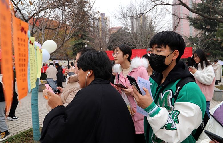 陈阳！陈阳交警联合陕西中医药大学开展交通安全知识有奖竞答