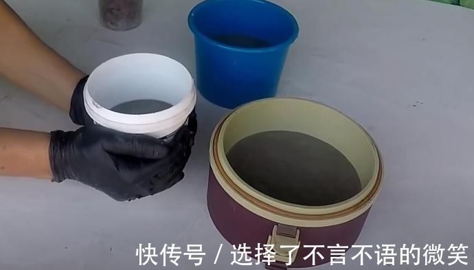 搅拌均匀|旧啤酒瓶我要留着,砸碎了和水泥,做个水磨石花盆比陶瓷的好看