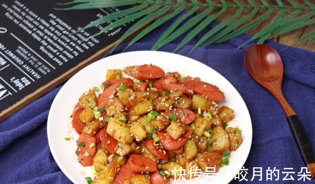 火腿肠|香辣过瘾的孜然土豆火腿肠，浓郁的烧烤风味，下饭又解馋！
