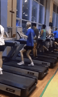 |搞笑GIF:被柠檬酸倒的宝宝,这辈子估计不想再吃这个水果了