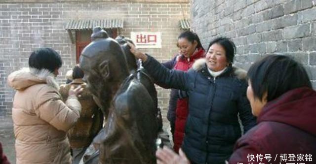 公开|此博物馆公开展示秦桧坐像,岳飞后人强烈抗议,结果大快人心