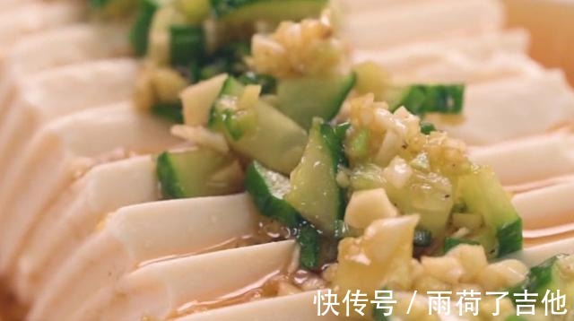 简单好吃的葱油黄瓜蒜香豆腐，软嫩营养又美味，老少皆宜的美食！
