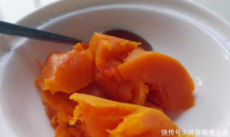 做南瓜饼，别只会加糯米粉，大厨牢记3个小技巧，南瓜饼更香软