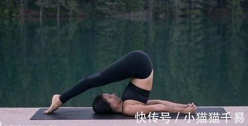 肌肤|这些瑜伽体式，从内而外地滋养你的肌肤，让你更年轻