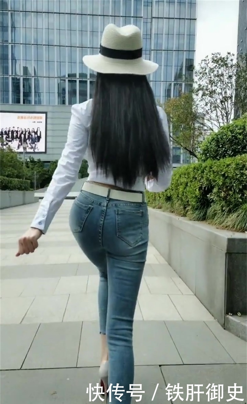 气质|穿搭紧身牛仔裤的小姐姐,好气质真是风情万种
