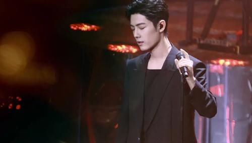 四大卫视春晚，肖战连跨两台：唱给所有知道我名字的人