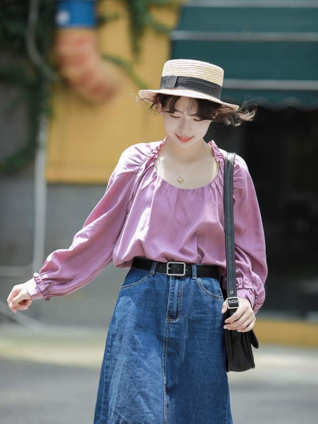背带裙|会穿的人那么多,要怎样穿才不逊色呢?衬衫+ 牛仔裙简约时尚