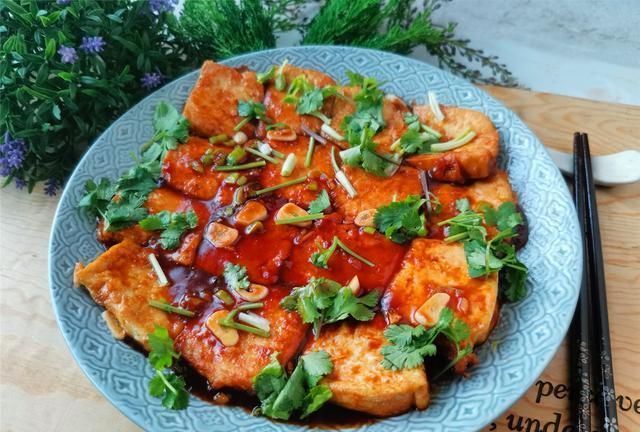 小窍门|家常豆腐的做法,教你小窍门,豆腐金黄不碎还入味,没有肉也好吃