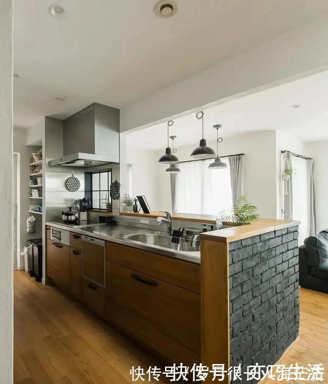 水槽|参观日本普通家庭的厨房，一进门我就愣了，水槽也太高级了