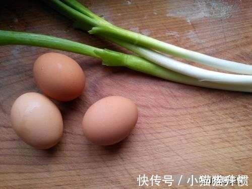 这盘鸡蛋竟是水炒的,不加1滴油,太鲜嫩,儿子吃得太上瘾!