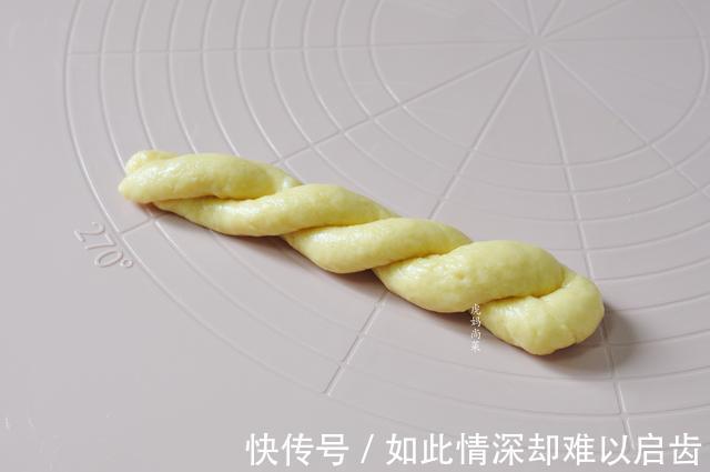 老式面包,放三天还香浓柔软,手撕着吃,配方很贵,适合家庭做