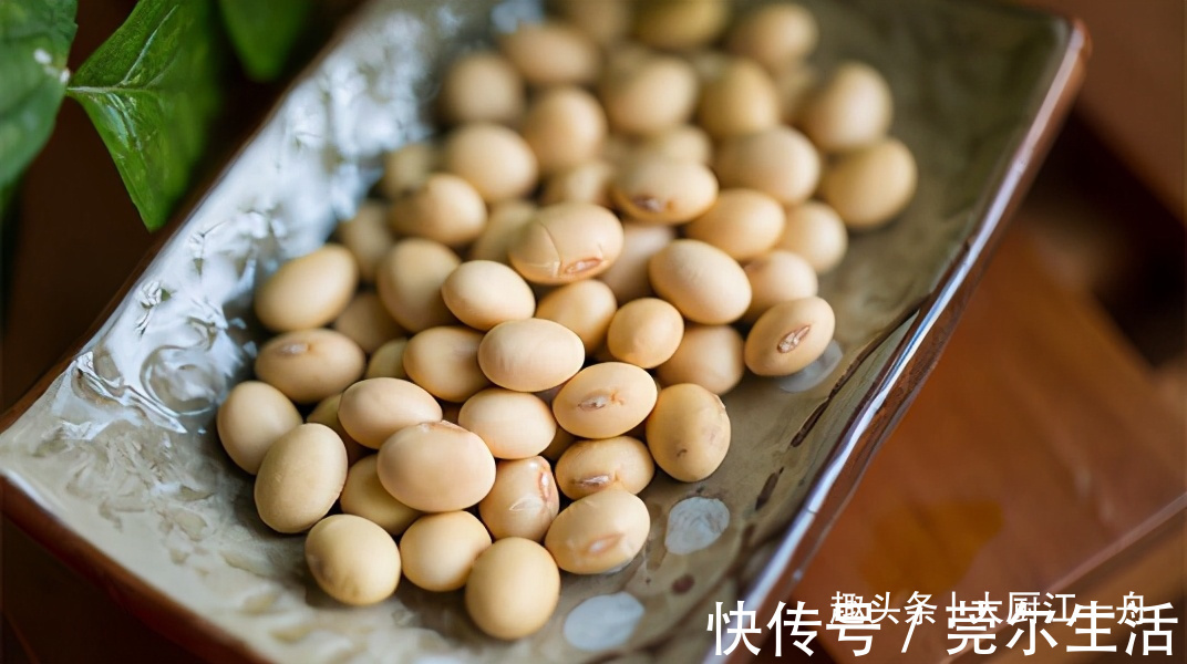 小窍门|炖猪蹄时,牢记“3不放”的小窍门,猪蹄Q弹软烂,好吃不油腻