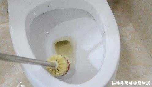 花露水|白醋和花露水兑在一起,用途真厉害,解决了很多人的困扰,真实用!