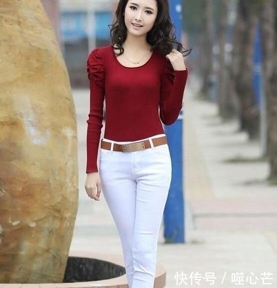 魅力十足|身材很好的阳光女孩, 搭配塑型的牛仔裤, 魅力十足!