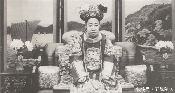 古怪|晚清时期的老照片:图四的格格打扮古怪,图五时髦的女子涂口红