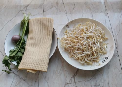 东北家常菜油淋干豆腐，教你这样做，劲道嫩滑，比肉菜还受欢迎