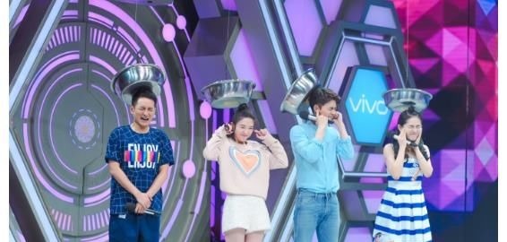 《快本》4位男星現(xiàn)場量腿長，吳磊熊梓淇沒啥，丁程鑫比例讓我愛了