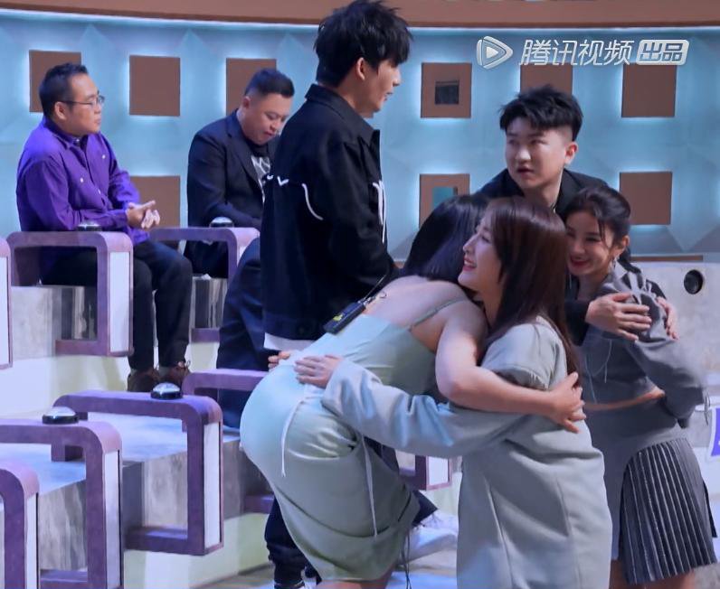 《吐槽大会》有提词器是公开的秘密，为何单挑易立竞开刀？