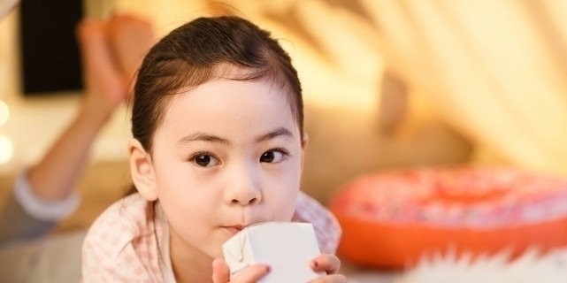 游泳|儿科专家:不只是游泳能帮助孩子蹿个,坚持2个习惯,孩子半年长高9厘米