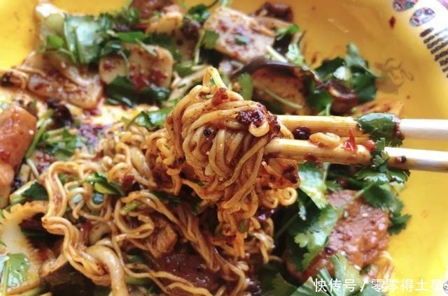  香锅|大学里的麻辣香锅，为什么都是女生在吃