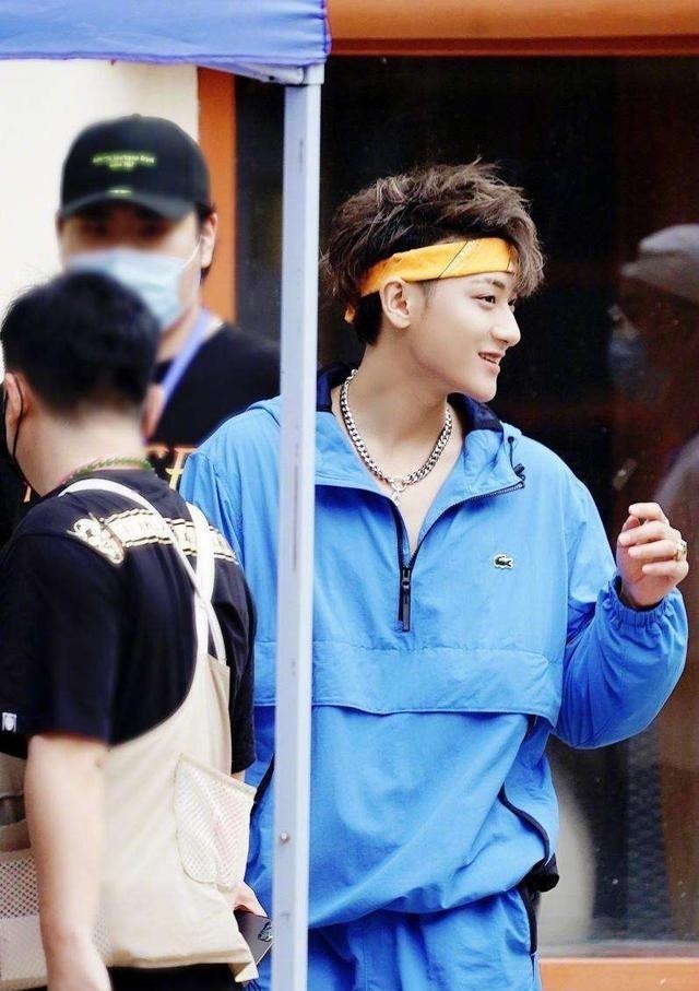 黄忠东|霸道总裁黄子韬能屈能伸,为自家艺人撑腰绝不退缩,中国好老板!