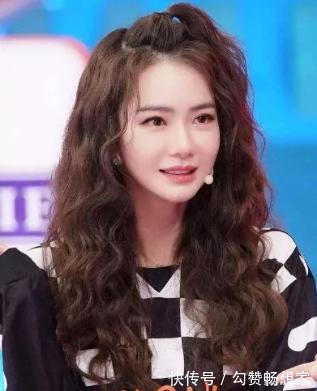 女孩子们 不管你是奔几的女性,这4种显老发型千万别留,不仅像大妈还伤发