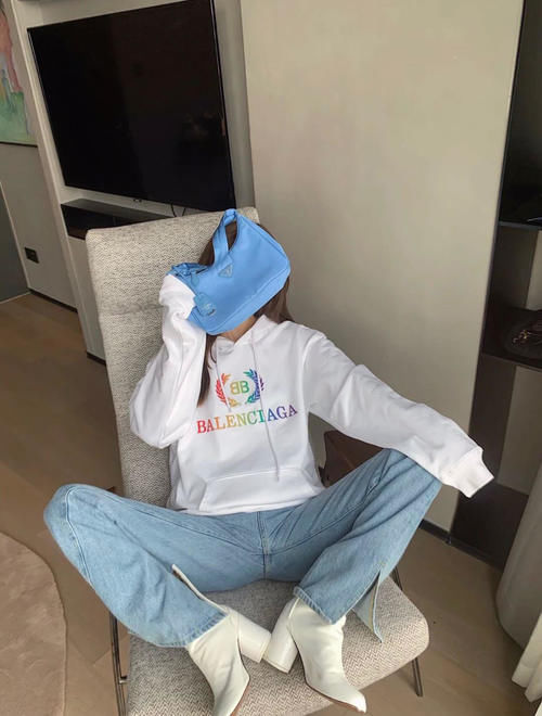 会穿基本款才是真的潮！白色连帽卫衣的5种搭配思路你会吗？