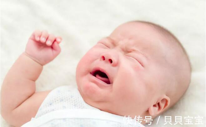 父母|宝宝睡不踏实、“满床滚”?可能是在向你传递信号,父母别不知道