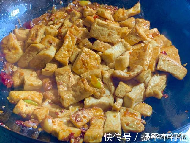 酱料|以后豆腐就这样吃,做法简单鲜香辣爽,出锅一口一个真解馋。
