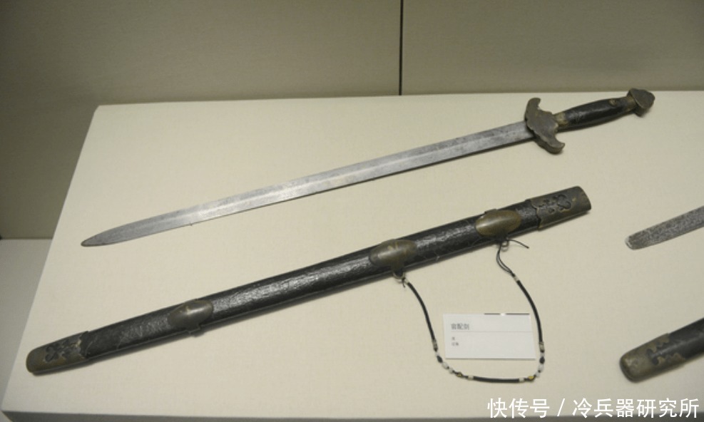 舍施尔弯刀|古代有削铁如泥的神兵利器?现代制造的刀剑回到过去能否大杀四方